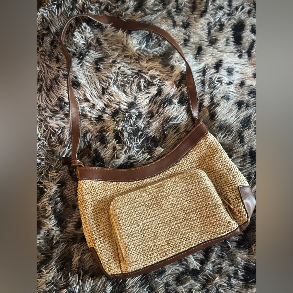 Rosetti Women’s Hemp Straw Woven Shoulder Bag​​ - Picture 2 of 7